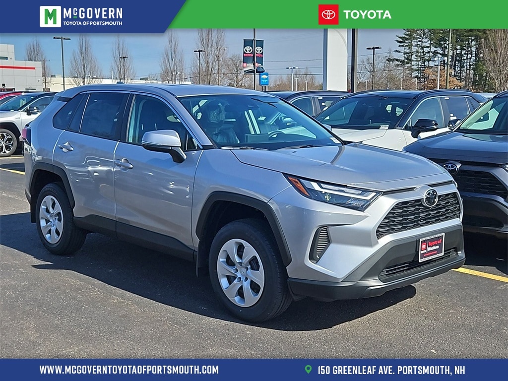 2025 Toyota RAV4 LE's photo