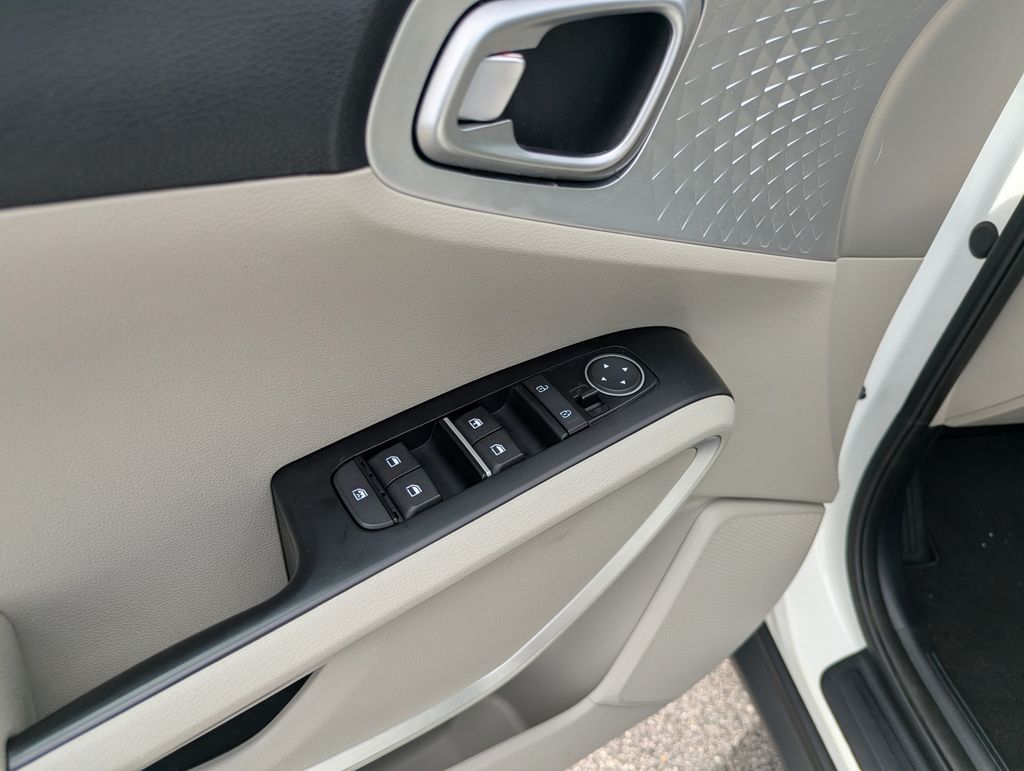 2023 Kia Soul LX - Photo 12
