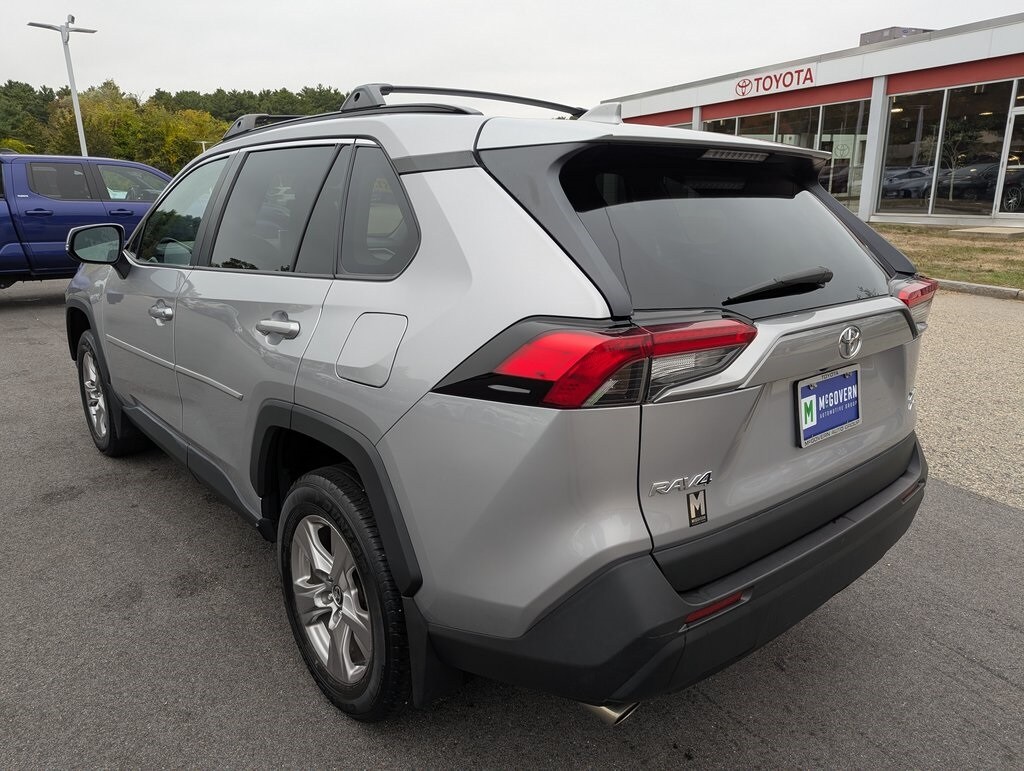 2022 Toyota RAV4 XLE photo 3