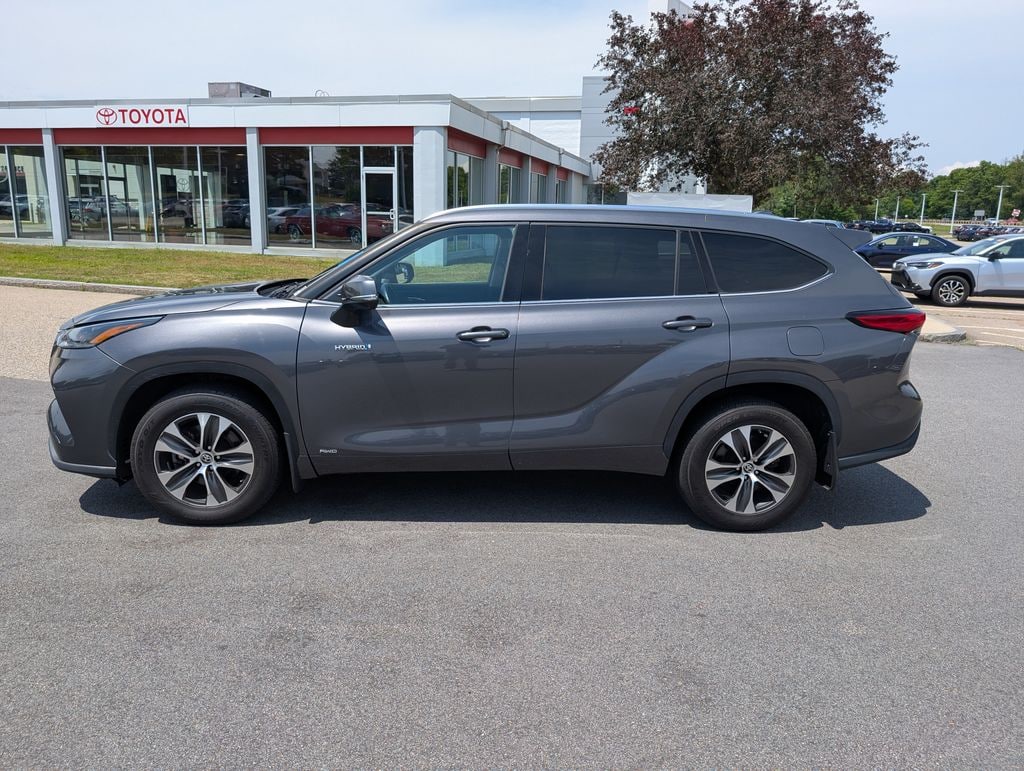 Used 2021 Toyota Highlander Hybrid XLE SUV