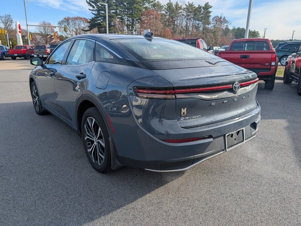 2025 Toyota Crown XLE photo 3