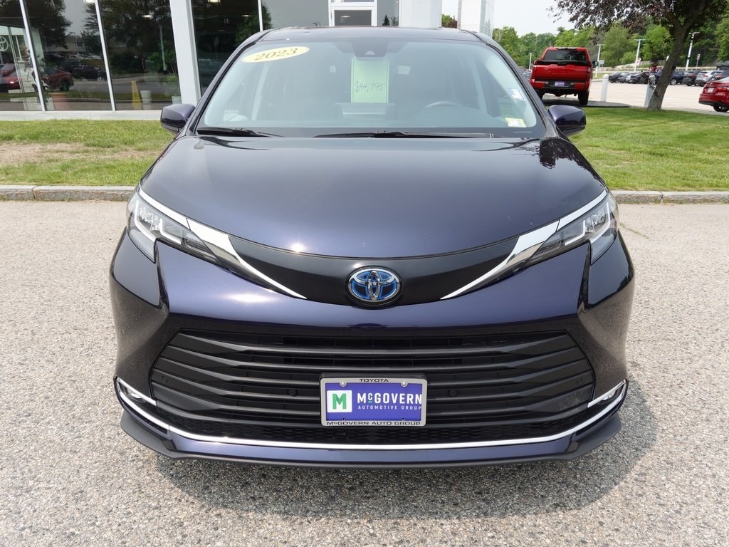 Used 2023 Toyota Sienna XLE with VIN 5TDYRKEC0PS164301 for sale in Portsmouth, NH