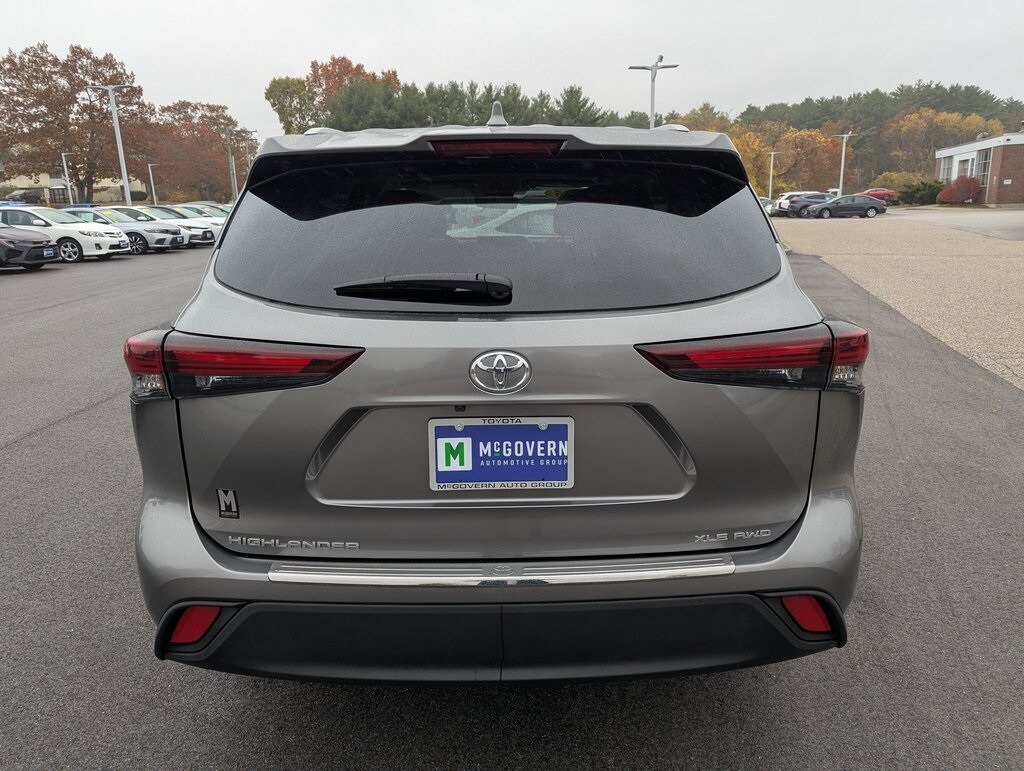 2025 Toyota Highlander XLE photo 3