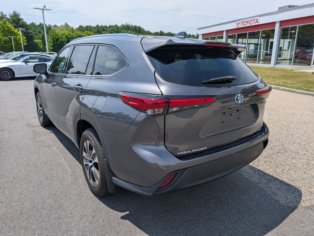 Used 2021 Toyota Highlander Hybrid XLE SUV