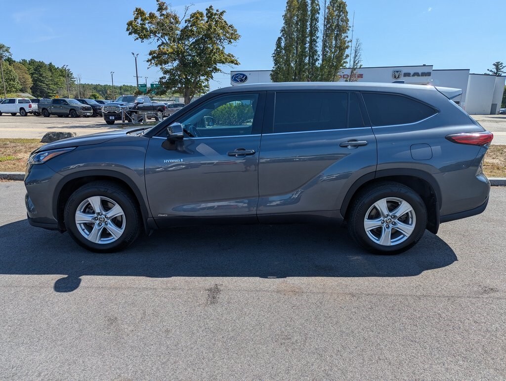 2020 Toyota Highlander Hybrid LE photo 2