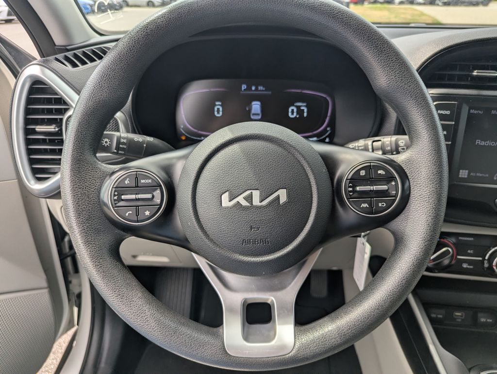 2023 Kia Soul LX - Photo 16