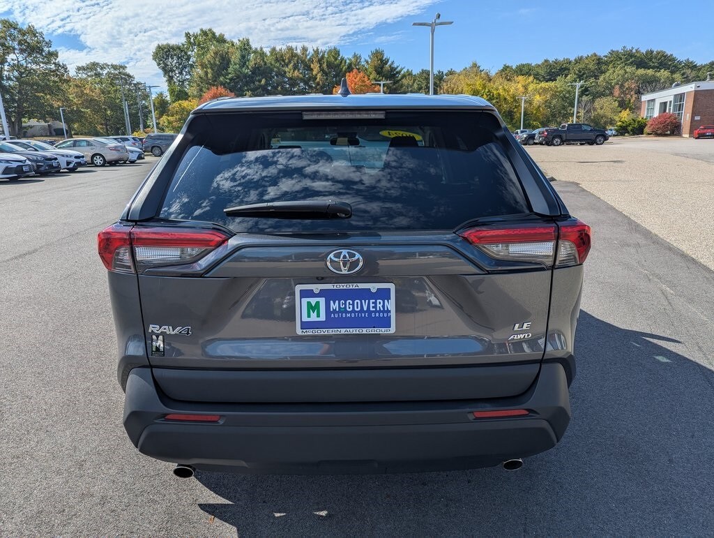 2024 Toyota RAV4 LE photo 4