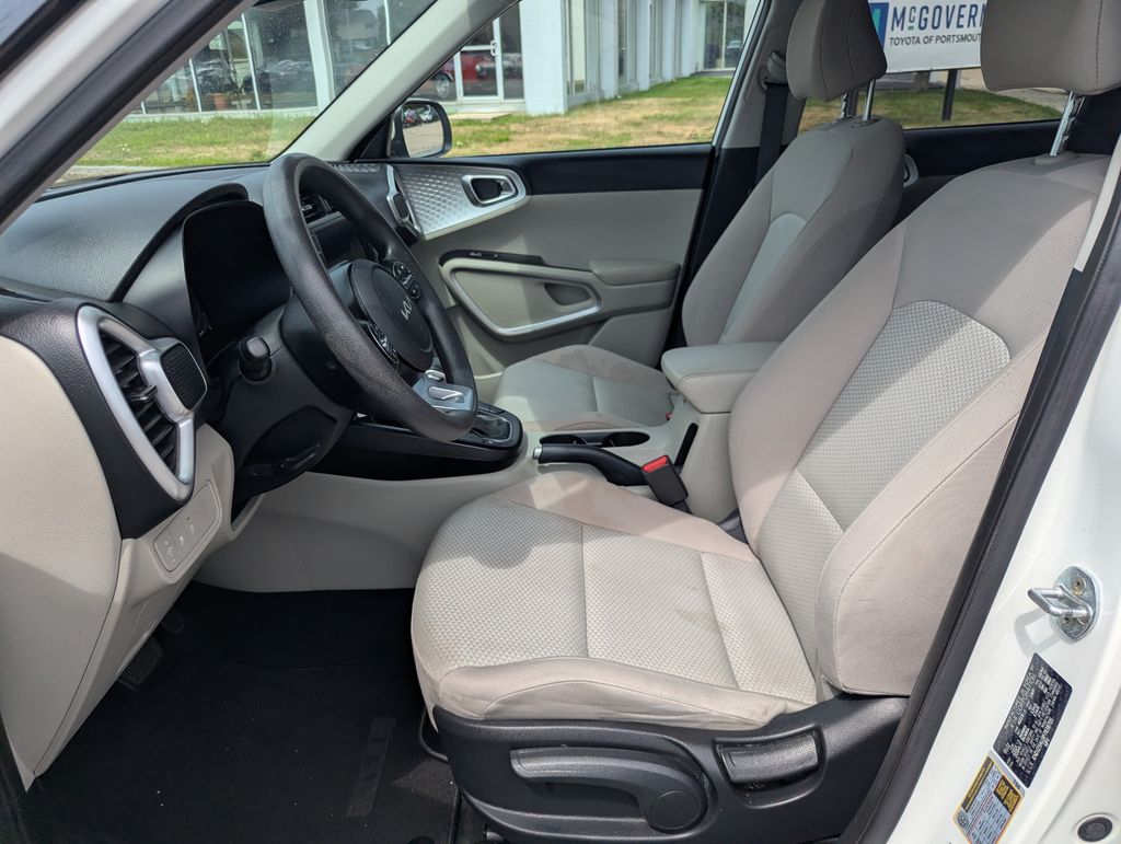 2023 Kia Soul LX - Photo 14