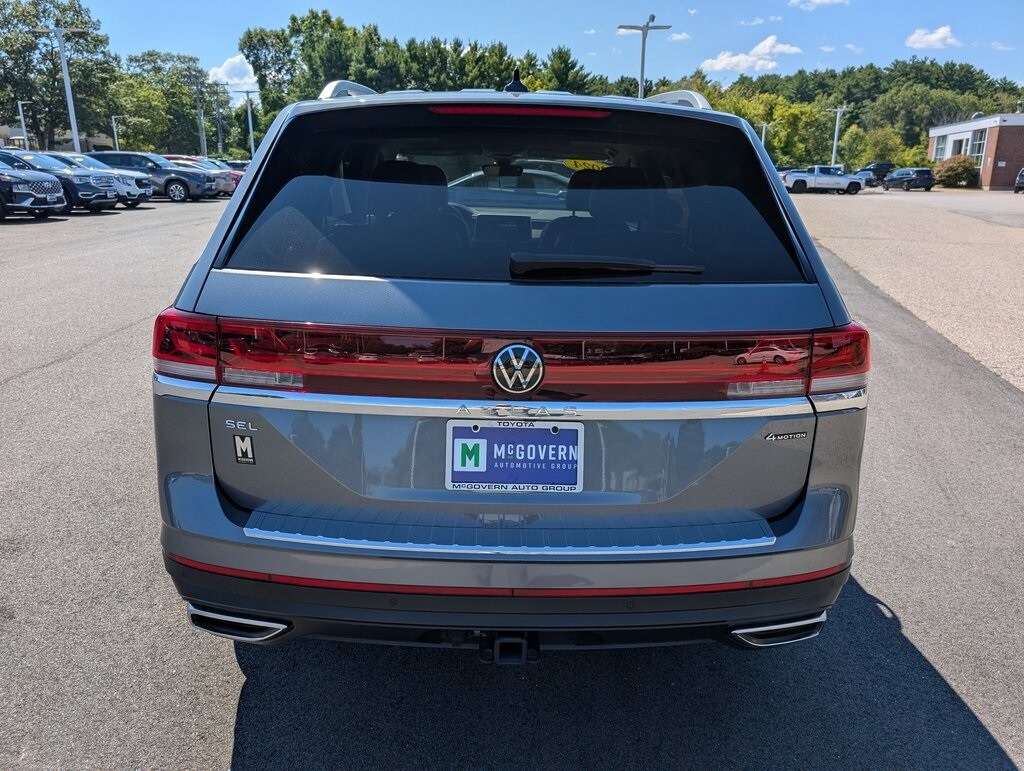 2024 Volkswagen Atlas SEL photo 3