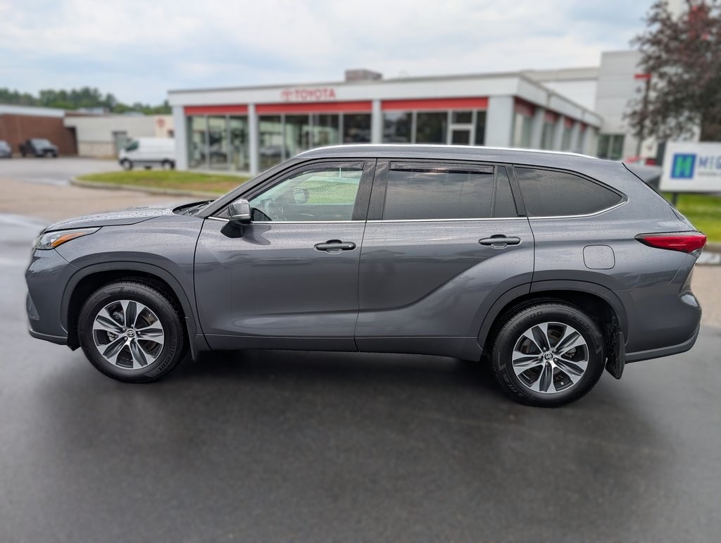 Used 2020 Toyota Highlander XLE with VIN 5TDGZRBHXLS020043 for sale in Portsmouth, NH