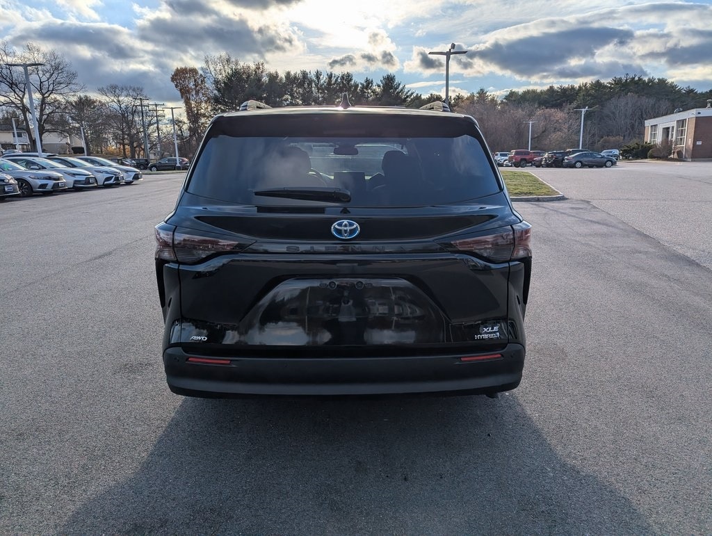 Used 2024 Toyota Sienna XLE Minivan/Van