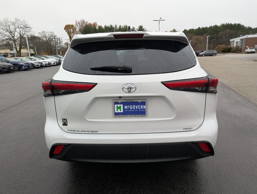 2023 Toyota Highlander L photo 4