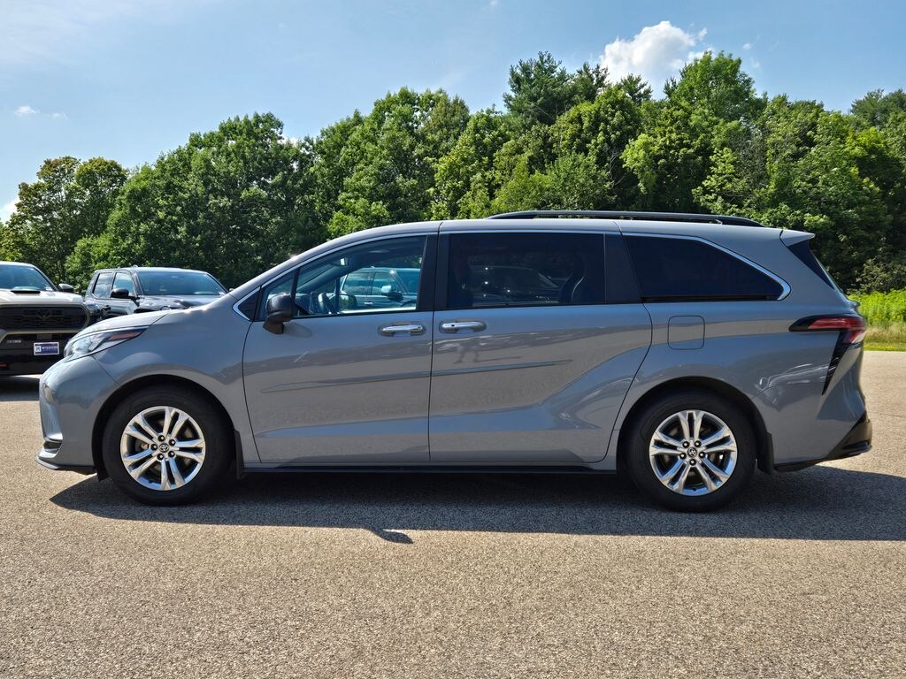 Used 2023 Toyota Sienna XSE Minivan/Van