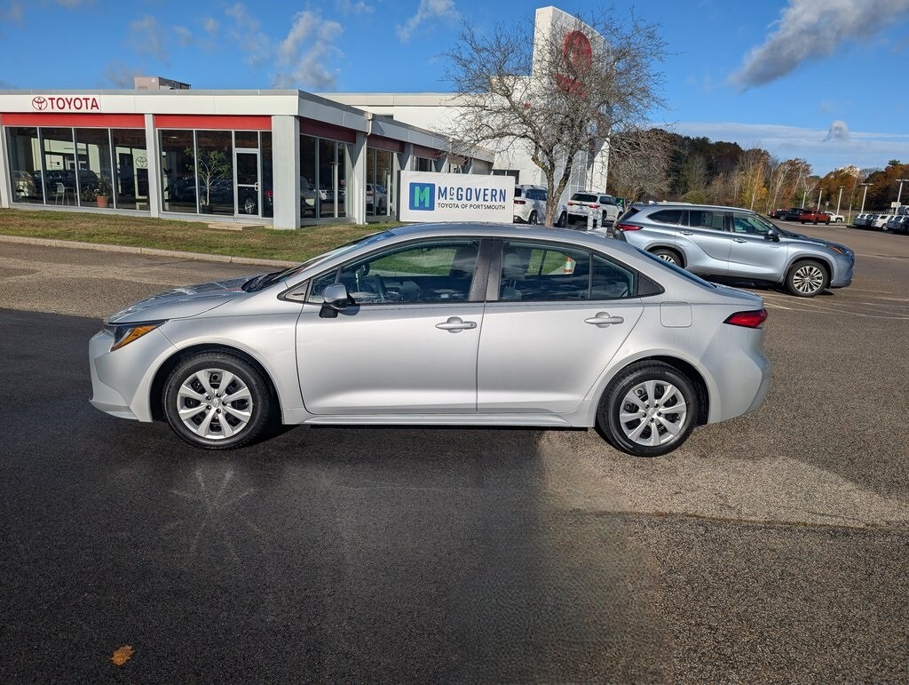 2021 Toyota Corolla LE photo 2