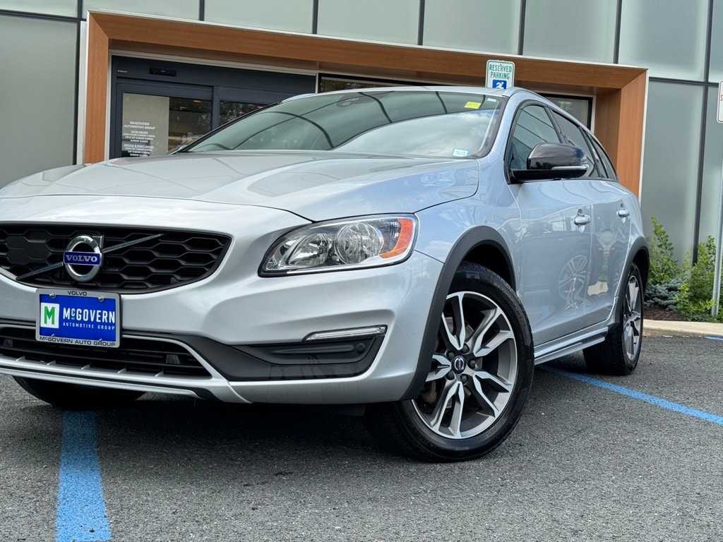 Used 2018 Volvo V60 Base with VIN YV440MWK0J2052863 for sale in Colonie, NY