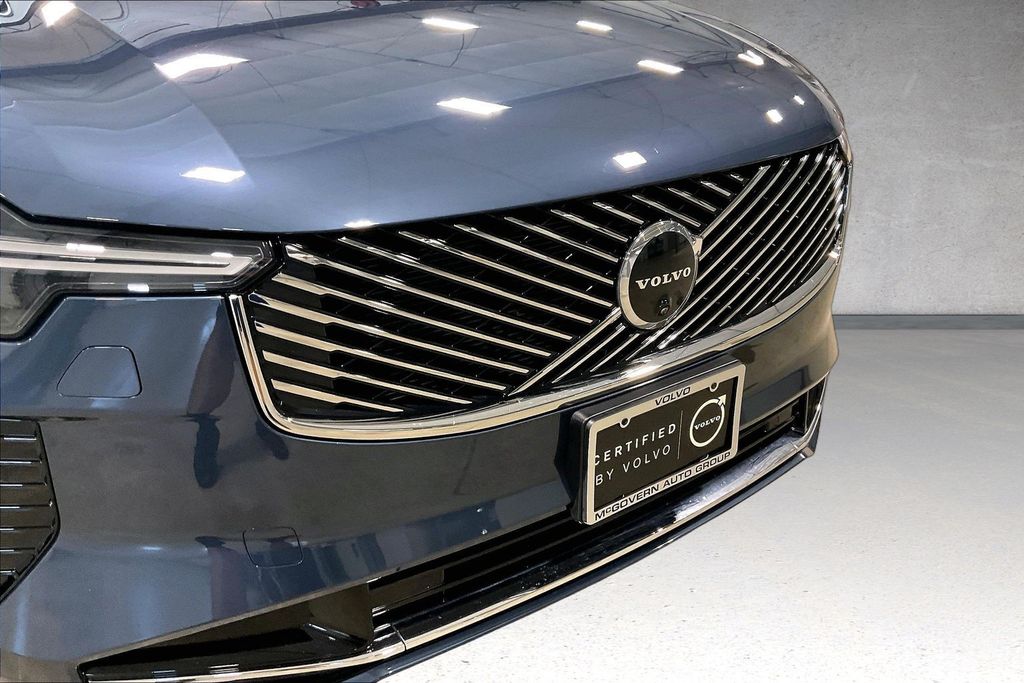 2026 Volvo XC90 Plus - Photo 35