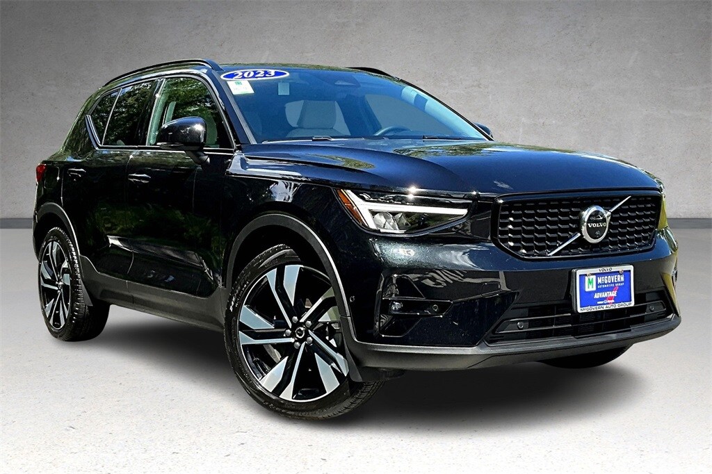 2023 Volvo XC40 Plus photo 3