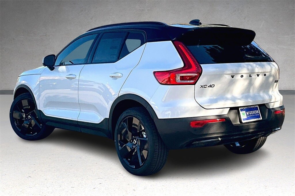 2026 Volvo XC40 photo 3