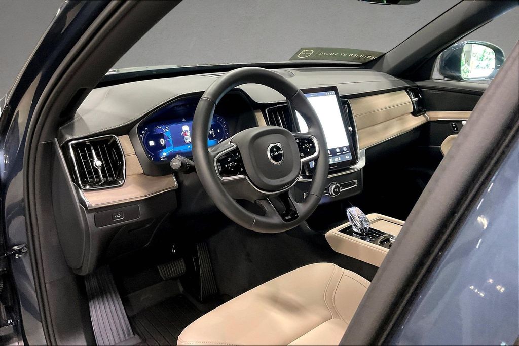 2026 Volvo XC90 Plus - Photo 18