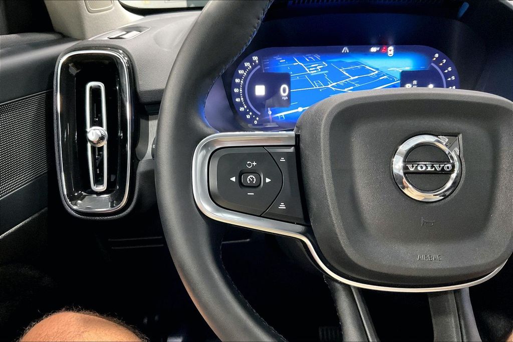 2026 Volvo XC40 Plus - Photo 11