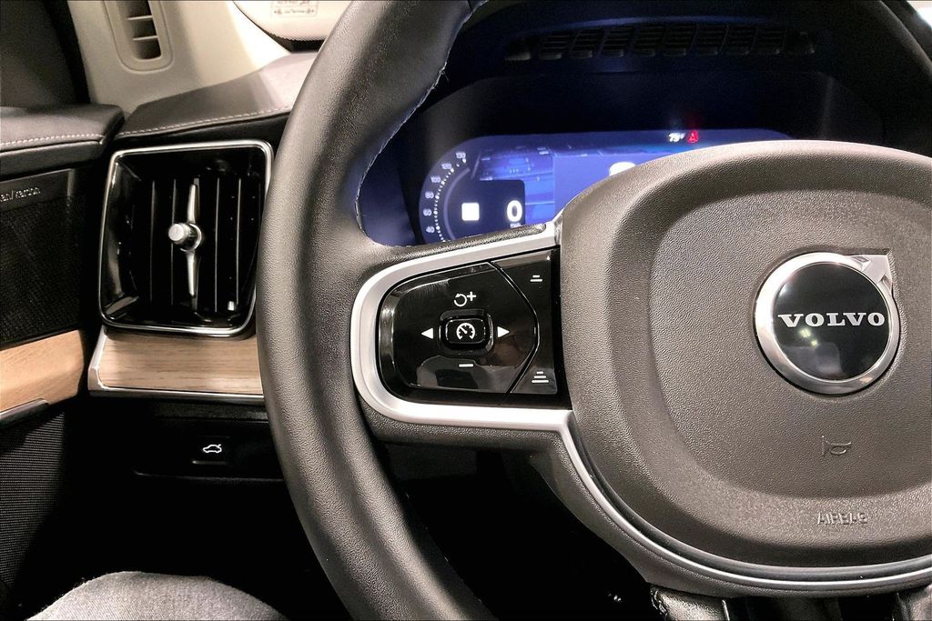 2026 Volvo XC90 Plus - Photo 11