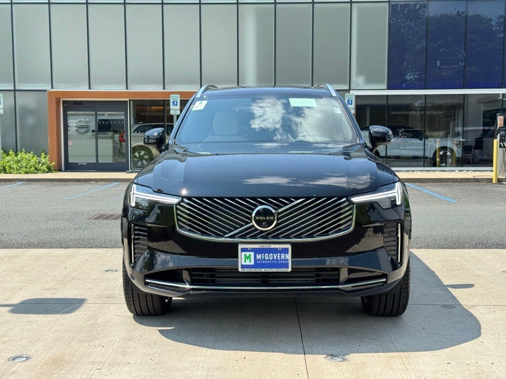 2026 Volvo XC90 T8 Plus photo 3