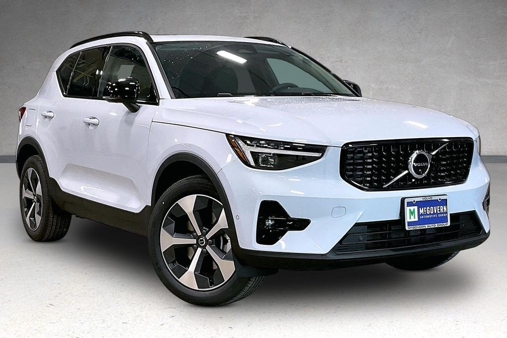 New 2026 Volvo XC40 B5 Plus SUV