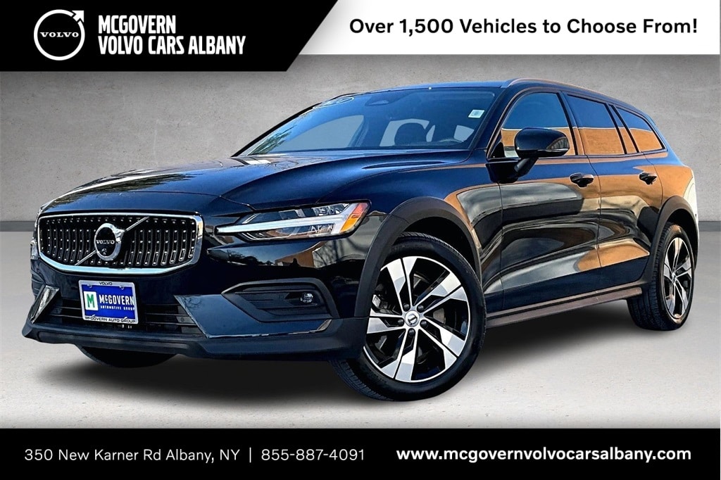 2024 Volvo V60 Cross Country Plus's photo