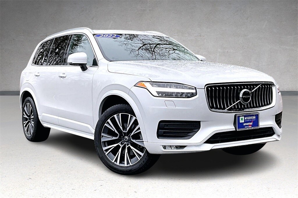 2022 Volvo XC90 T6 Momentum photo 2