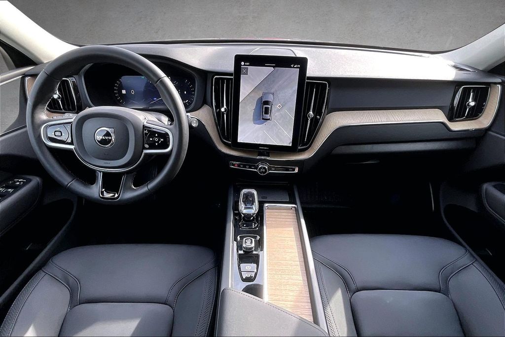 2026 Volvo XC60 Plus - Photo 7