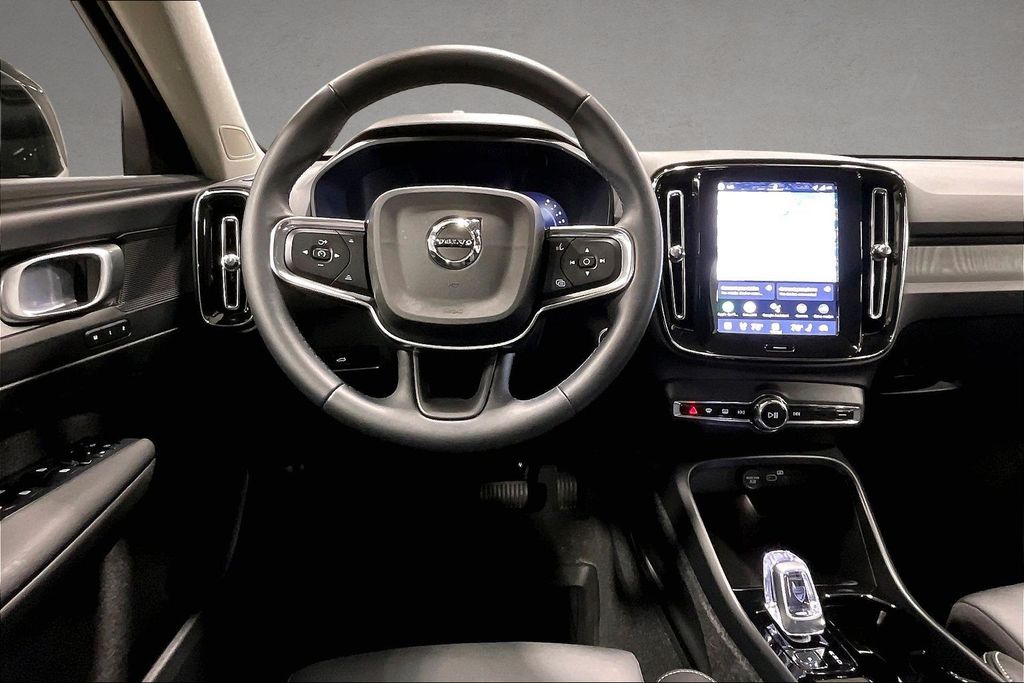 2026 Volvo XC40 Plus - Photo 8