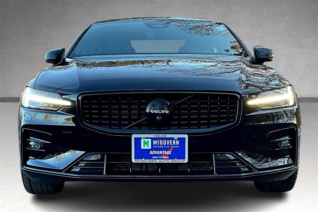 2023 Volvo S60 Ultimate Black Edition photo 2