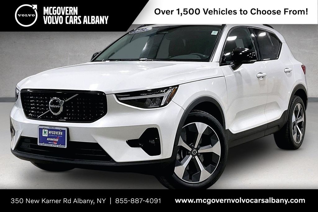 2023 Volvo XC40 B5 Plus Dark AWD's photo