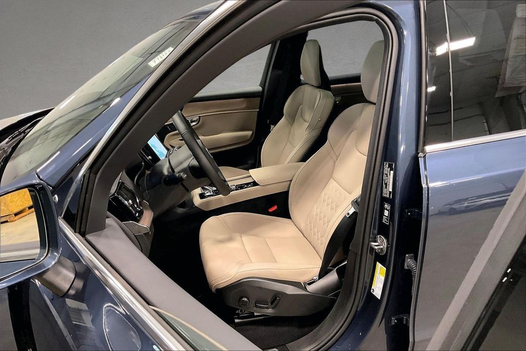 2026 Volvo XC90 Plus - Photo 22