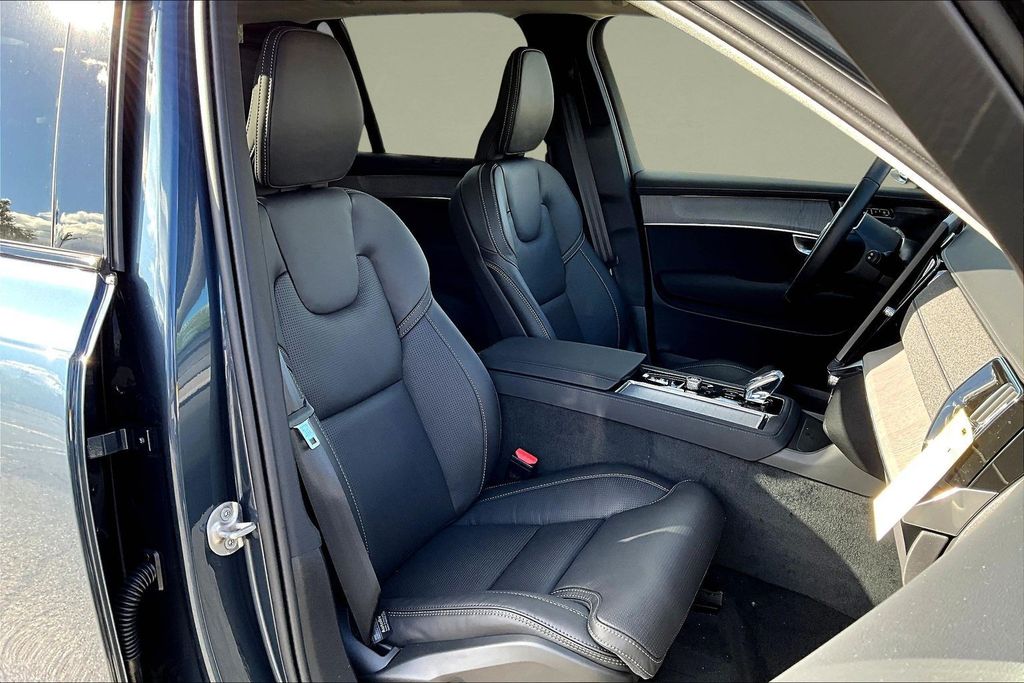 2026 Volvo XC90 Ultra - Photo 11