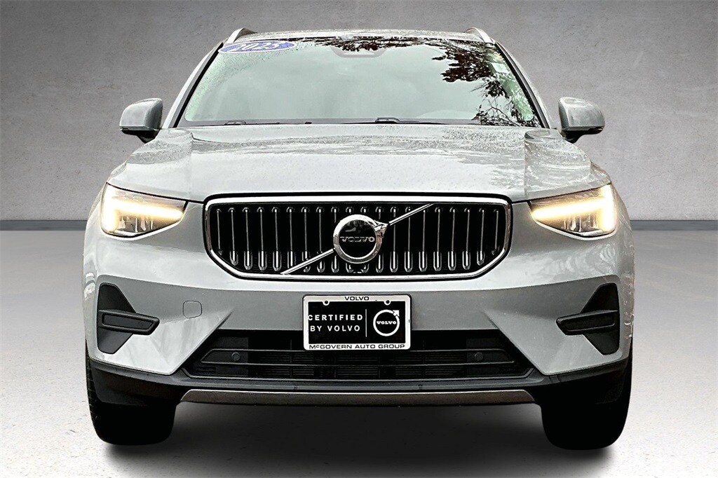 2025 Volvo XC40 Core photo 2