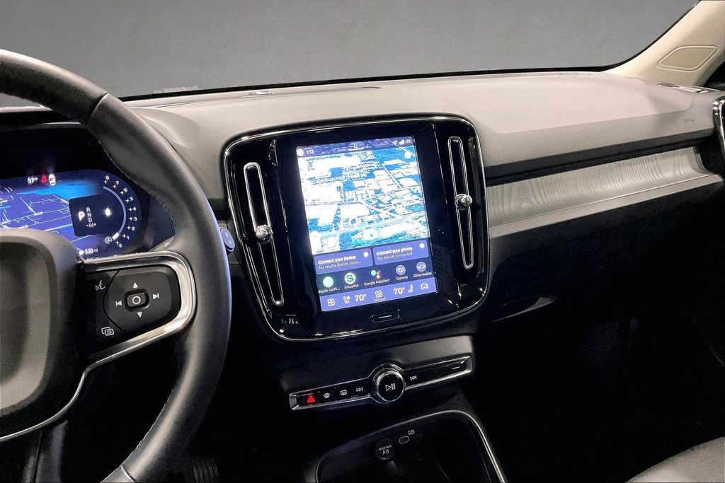 2026 Volvo XC40 Plus - Photo 9
