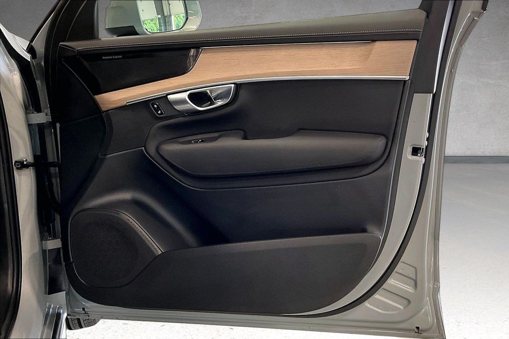 2026 Volvo XC90 Plus - Photo 30