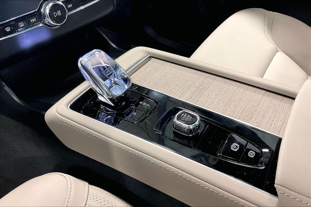 2026 Volvo XC90 Plus - Photo 19