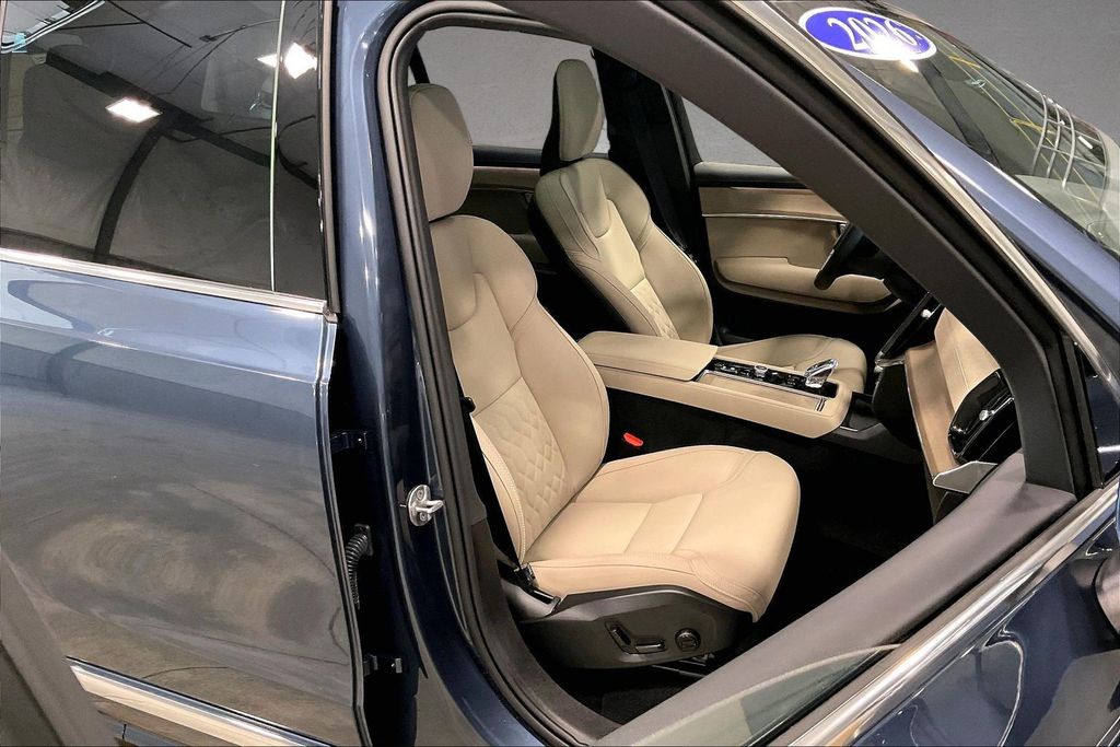 2026 Volvo XC90 Plus - Photo 31
