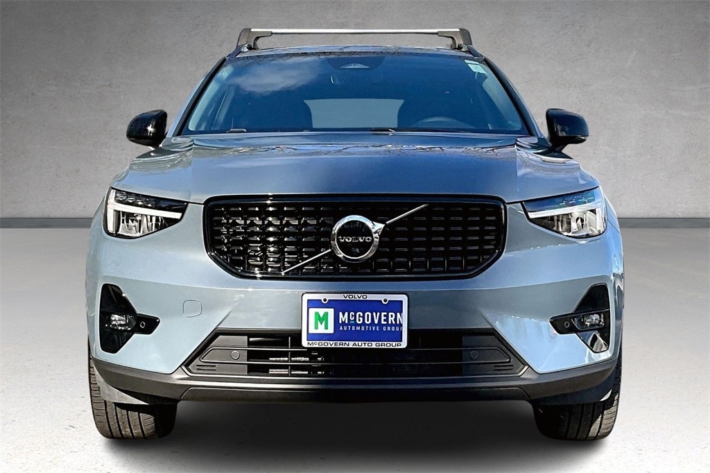 Used 2023 Volvo XC40 B5 Plus Dark Theme SUV