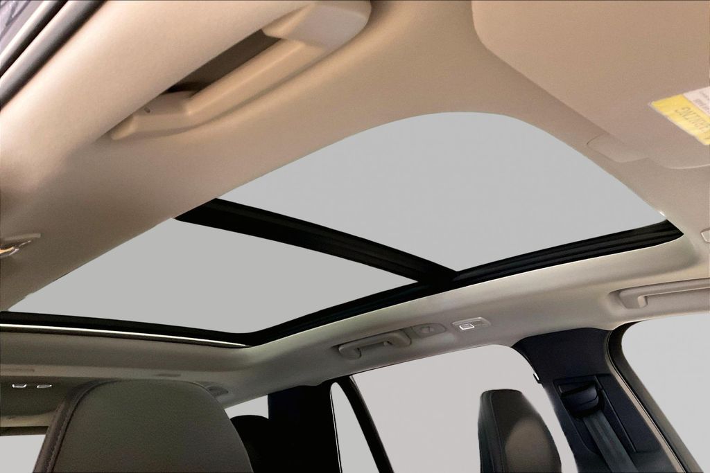 2025 Volvo XC90 Plus - Photo 29