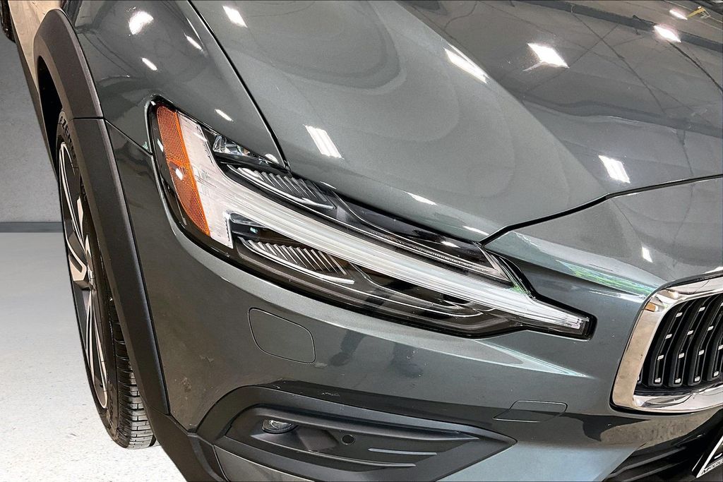 2026 Volvo V60 Cross Country Plus - Photo 32