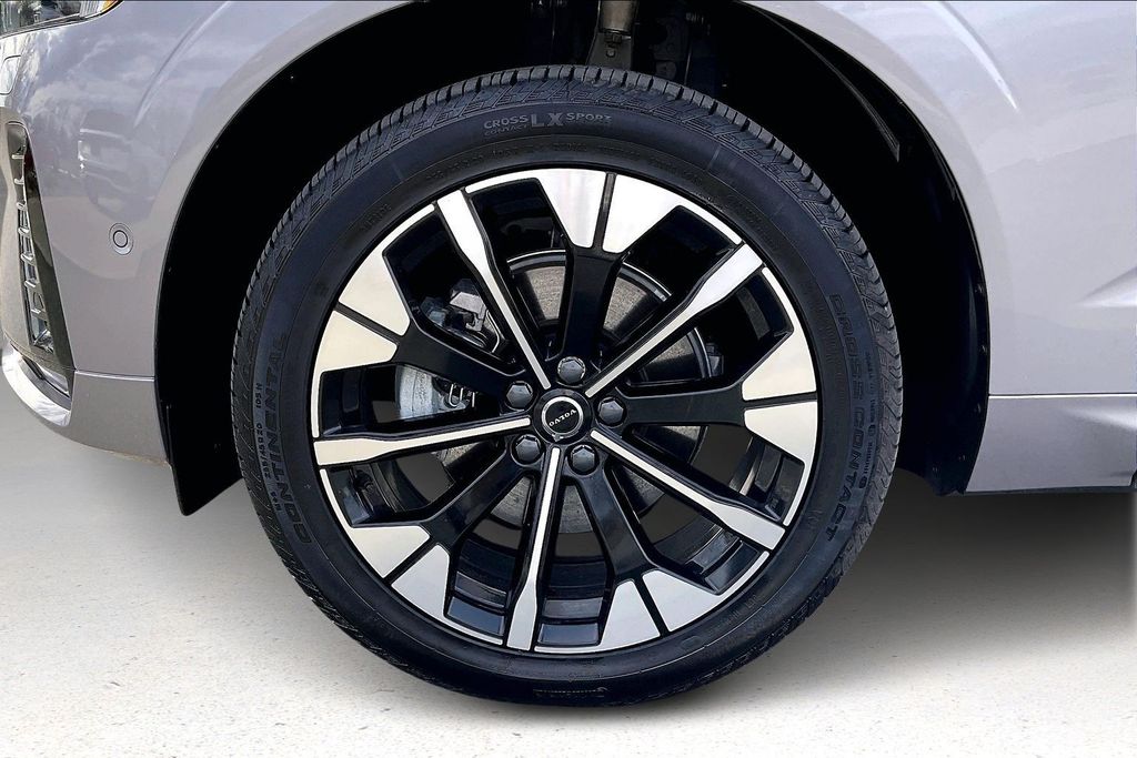2026 Volvo XC60 Plus - Photo 33