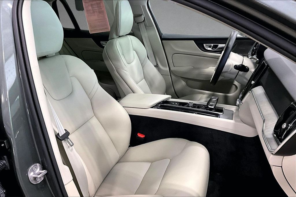 2026 Volvo V60 Cross Country Plus - Photo 29