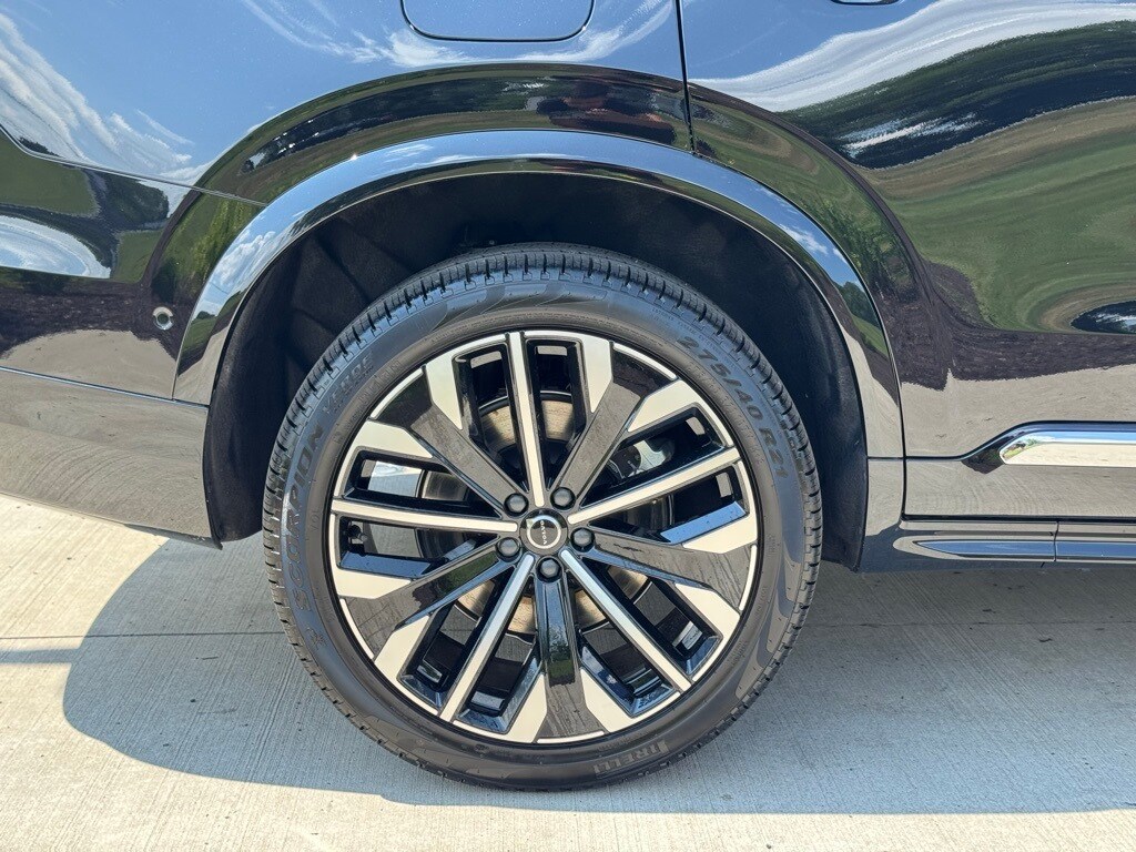 2026 Volvo XC90 T8 Plus photo 4