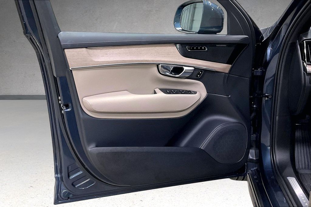 2026 Volvo XC90 Plus - Photo 21