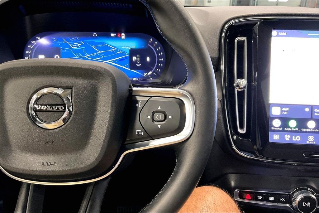 2026 Volvo XC40 Plus - Photo 12
