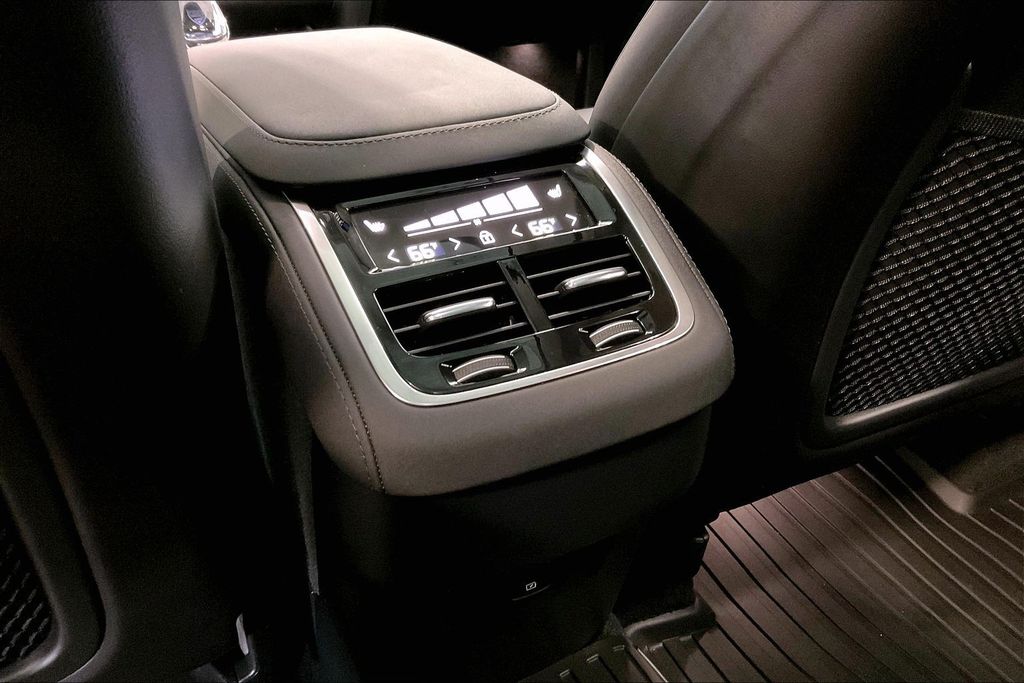 2026 Volvo XC90 Plus - Photo 11