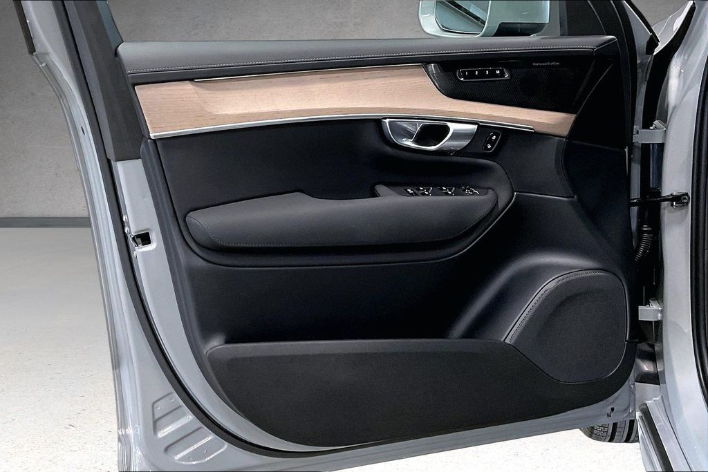 2026 Volvo XC90 Plus - Photo 21